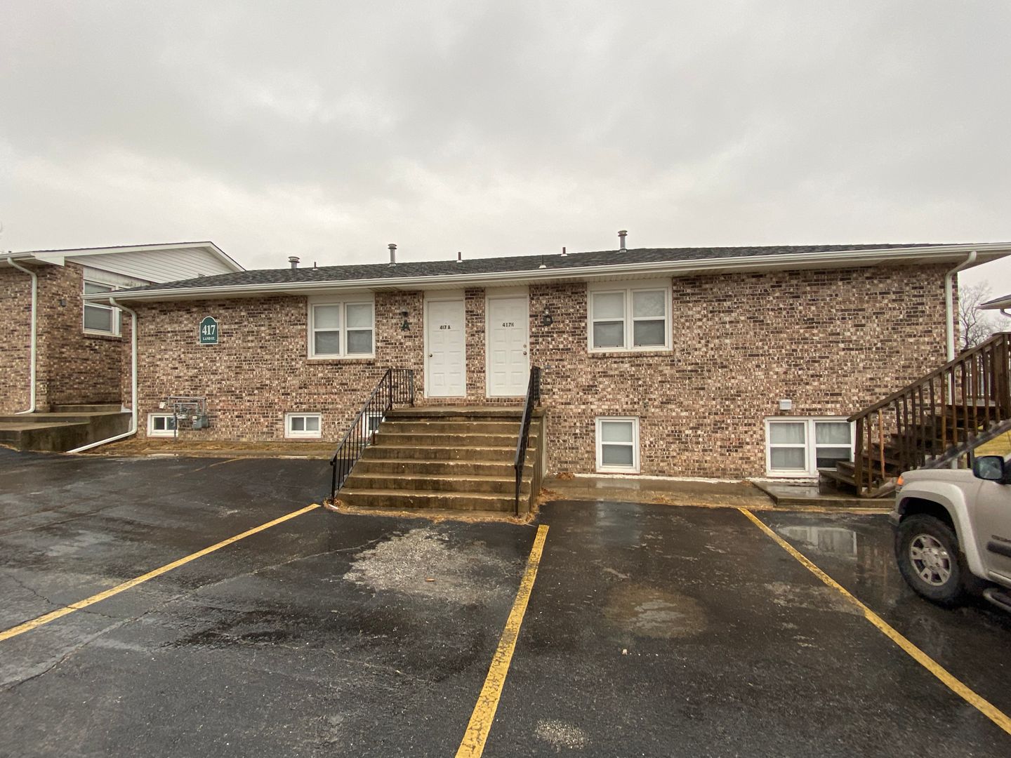 Warrensburg Apartment: 417-419 Land St