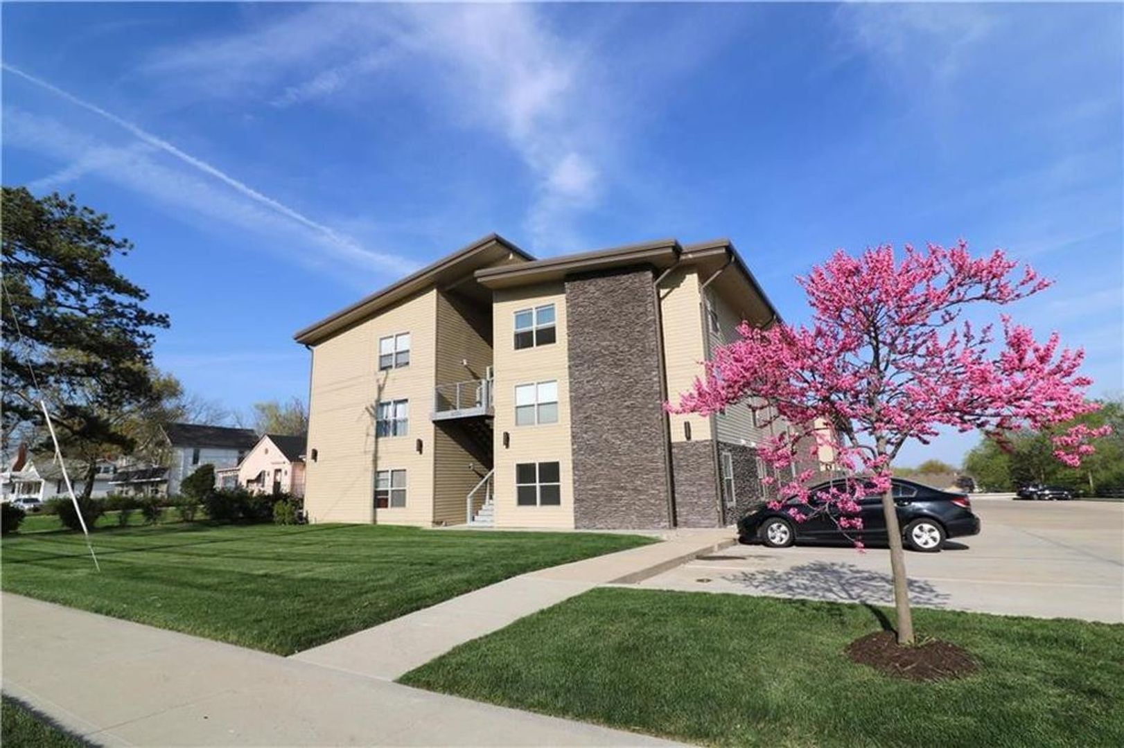 Warrensburg Apartment: 825 S Maguire St.