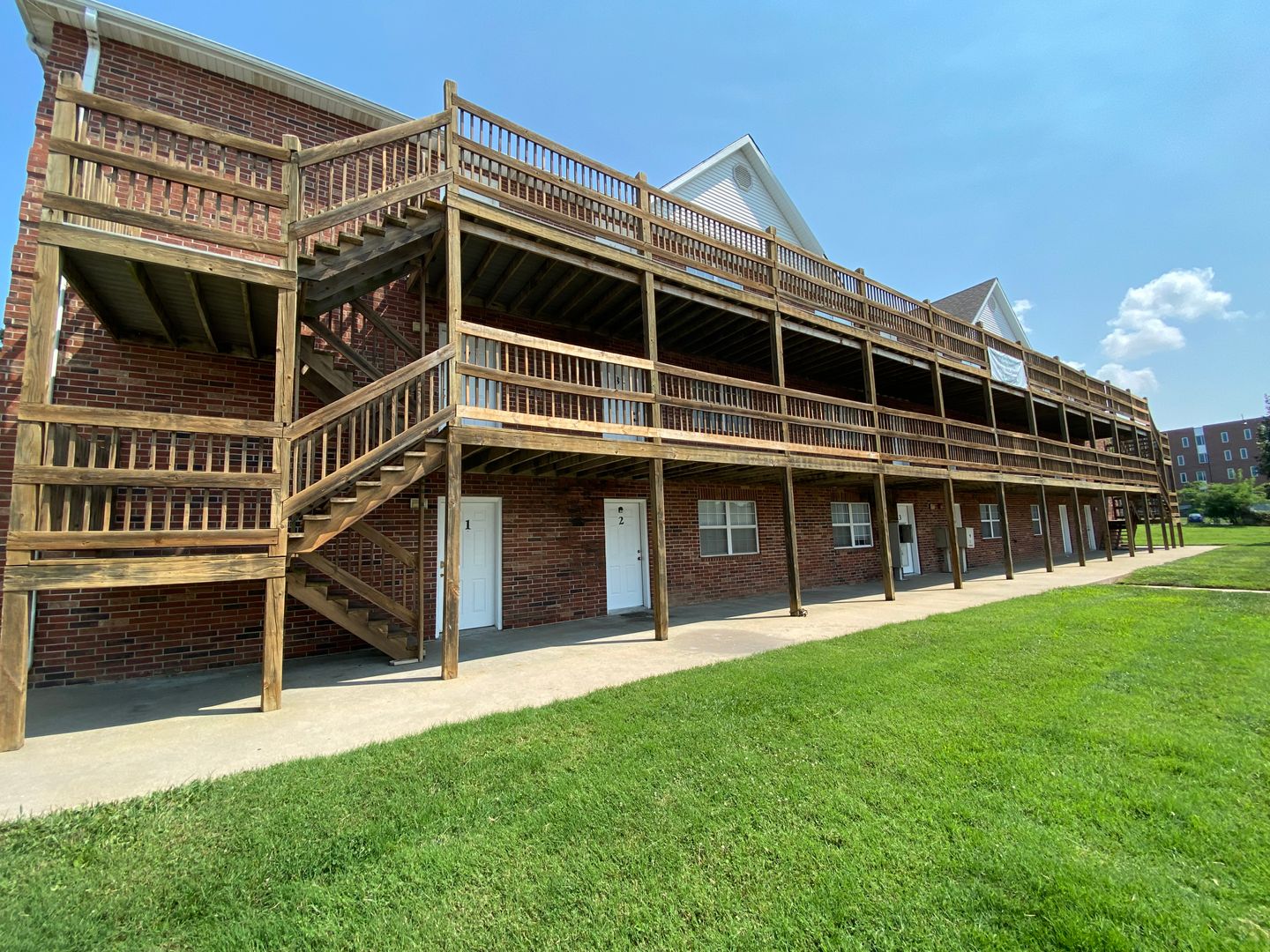 Warrensburg Apartment: 211 McGoodwin St