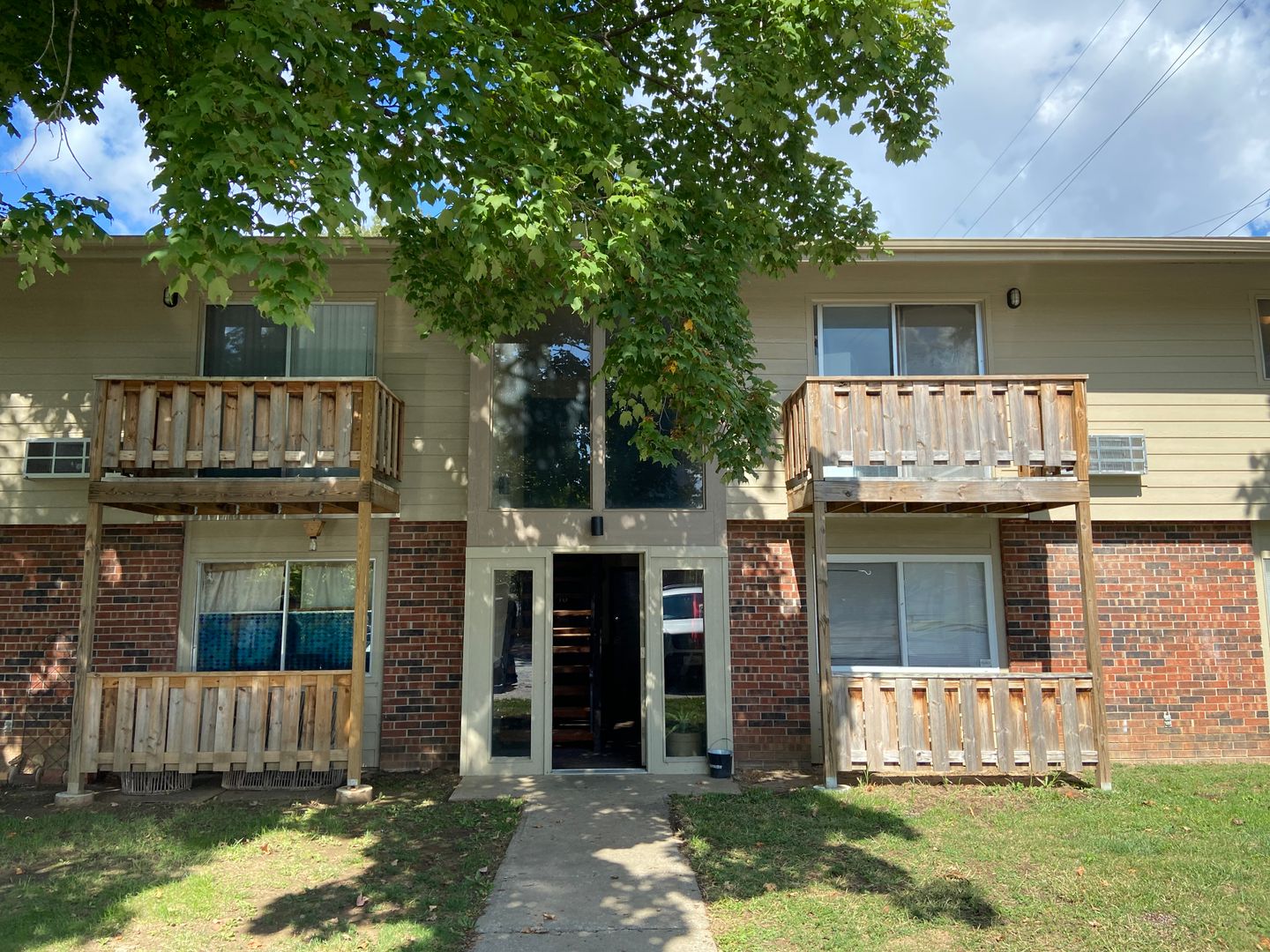 Warrensburg Apartment: 303 W Young Ave.