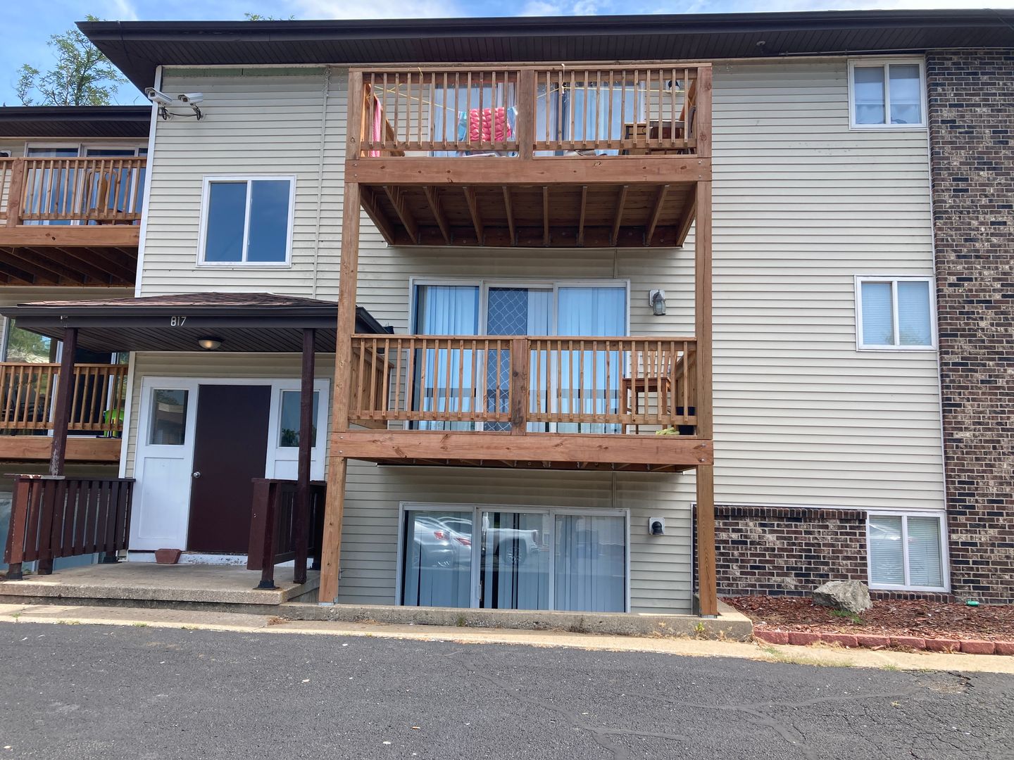 Jefferson City Apartment: 811 Monroe St