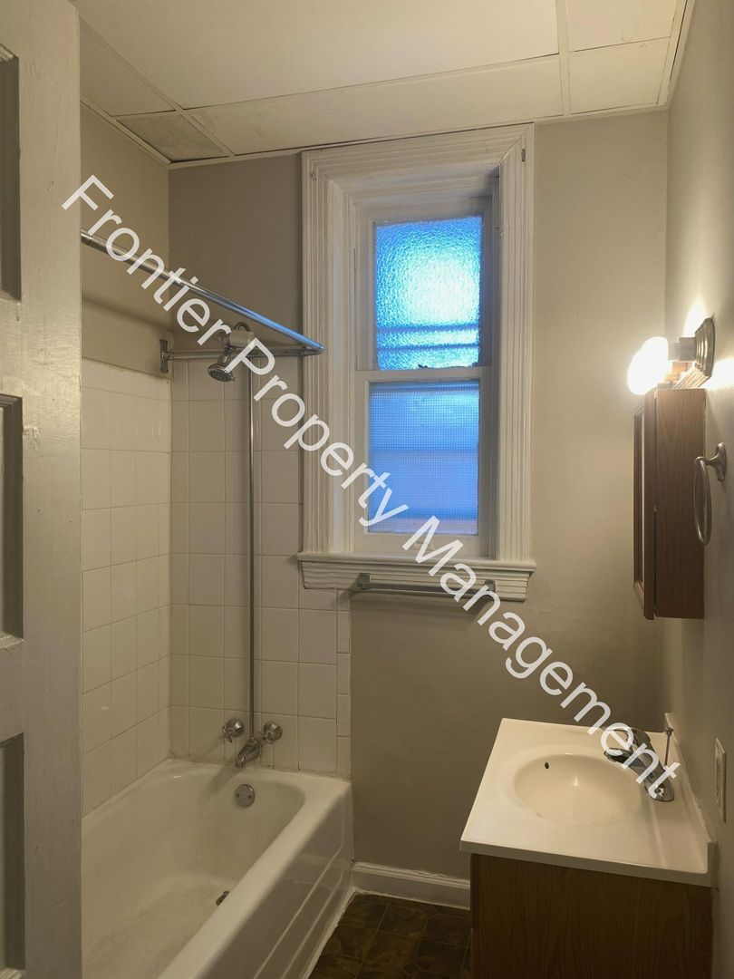 St Louis Apartment: 2826 Nebraska Ave