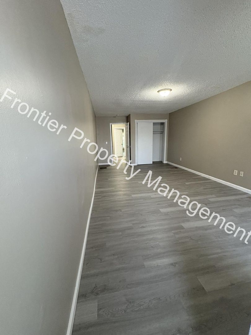 St Louis Apartment: 1717 S Tucker Blvd (Maintenance Call First)