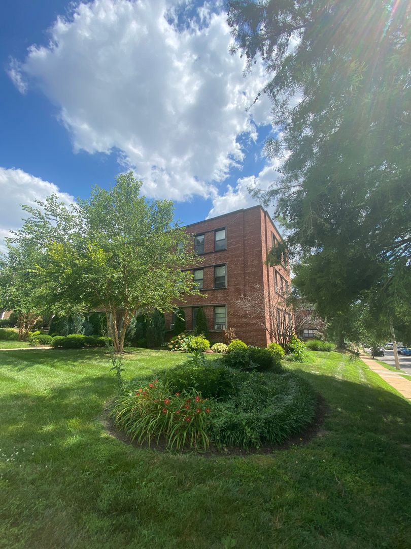 St. Louis Apartment: 6244 Oakland Ave