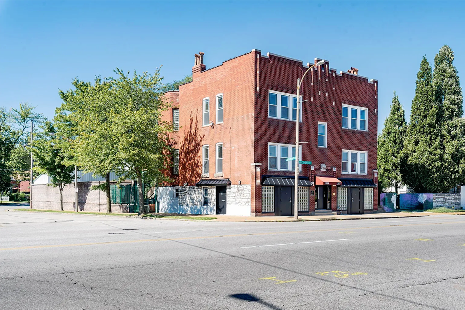St. Louis Apartment: 1337-39 S Vandeventer