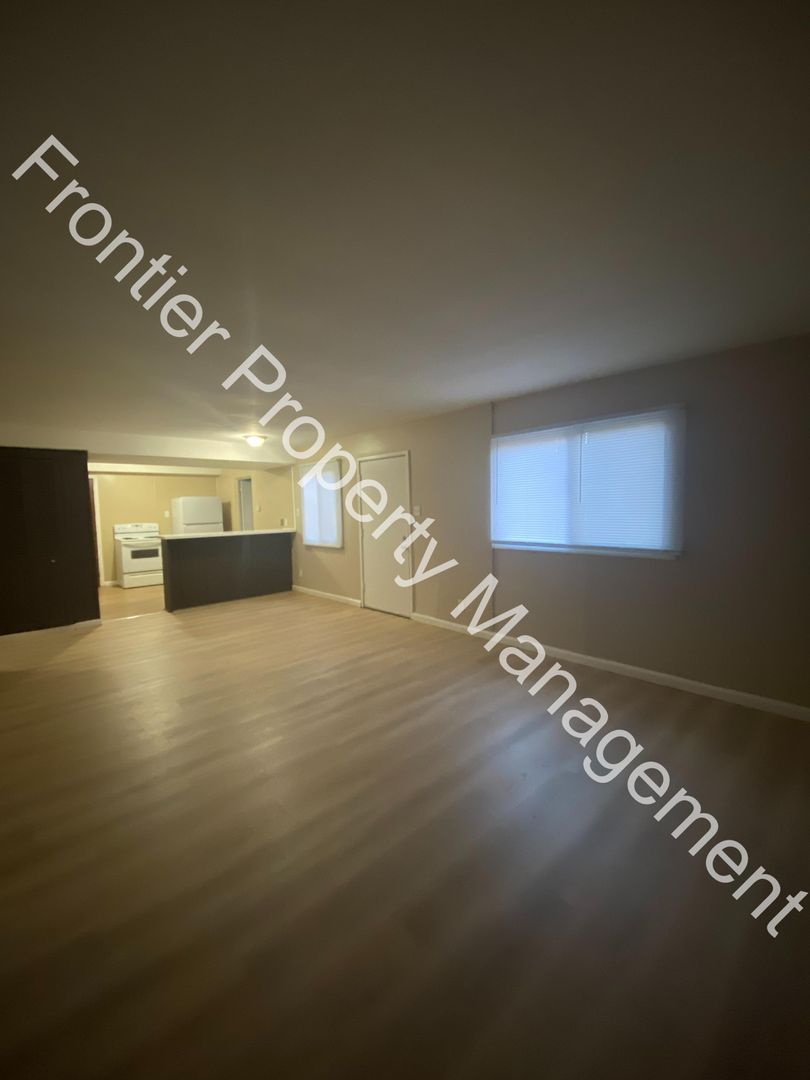 Hazelwood House: 6855 Woodhurst Dr