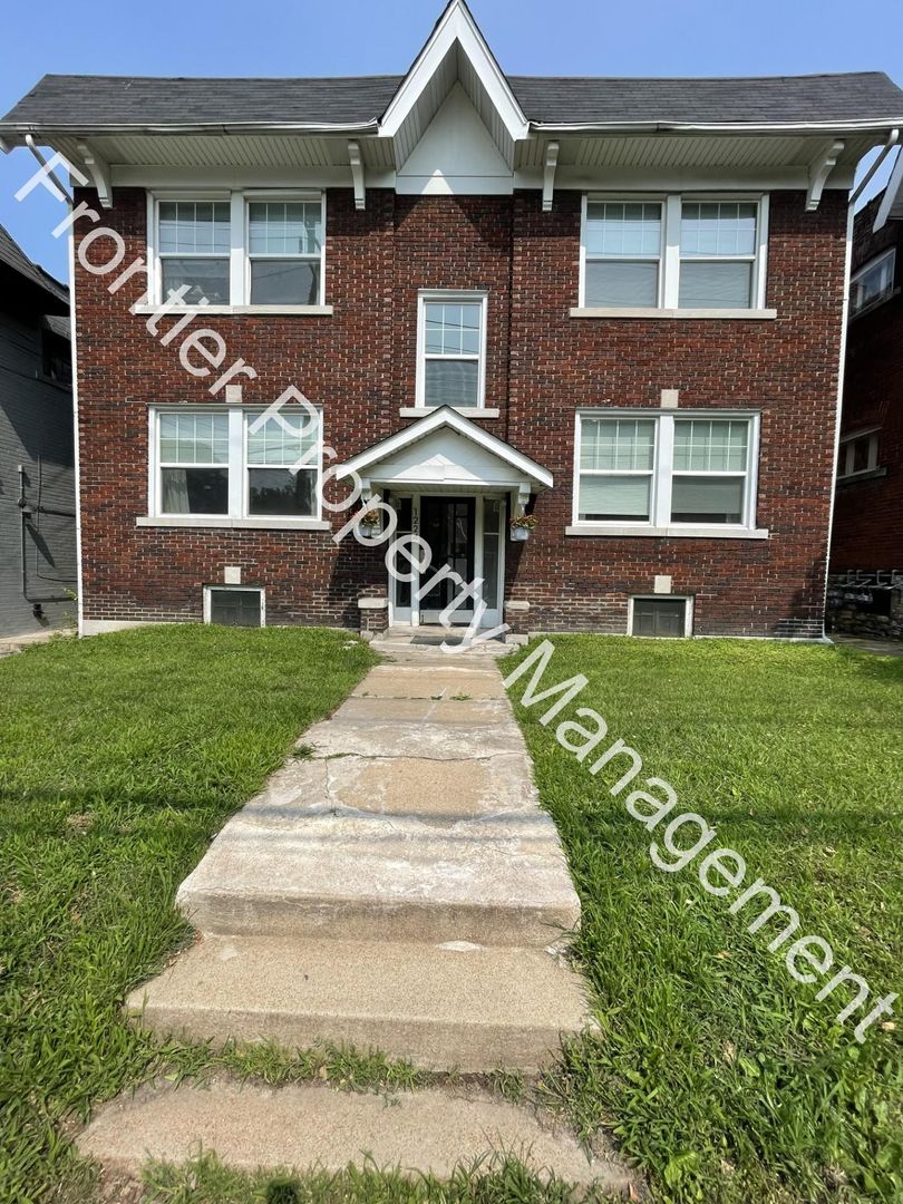 St. Louis Apartment: 1224 Tamm Ave