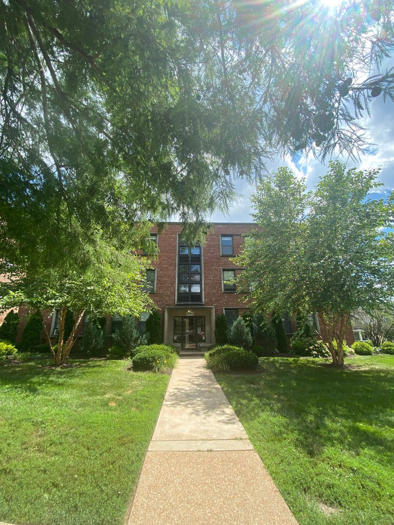 St. Louis Apartment: 6244 Oakland Ave