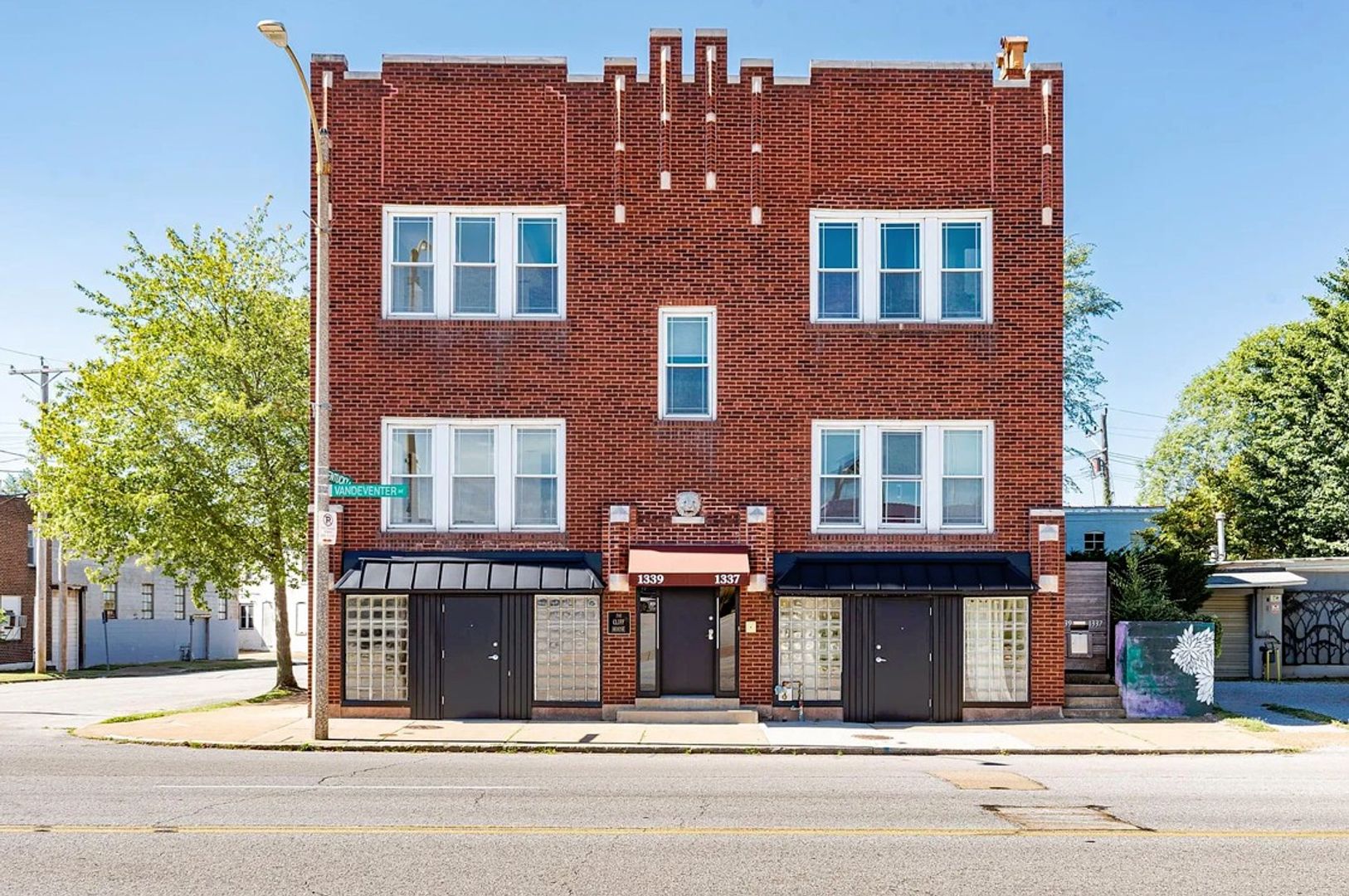 St. Louis Apartment: 1337-39 S Vandeventer