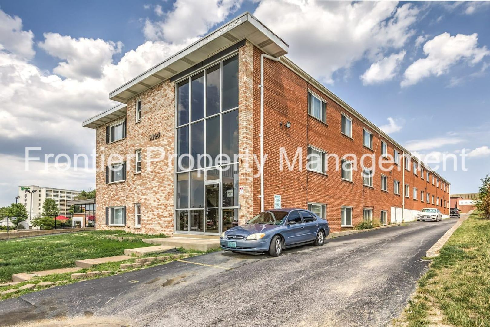 St Louis Apartment: 2140 Hampton Ave