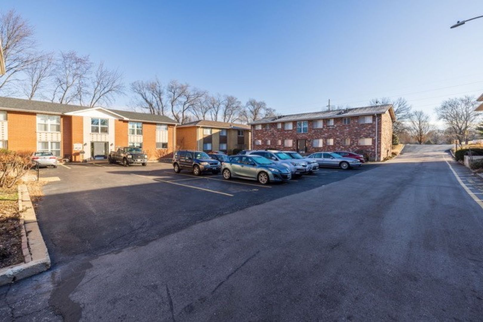 St John Apartment: 3515 Woodson Rd C