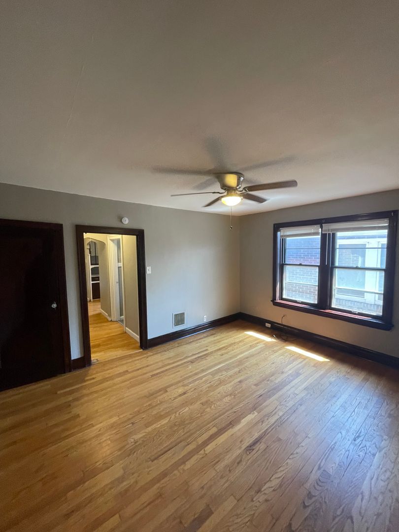 St Louis Apartment: 4018 Hydraulic Ave (Maintenance Call First)