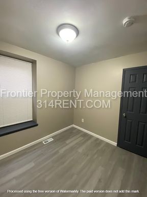 Listing photo thumbnail