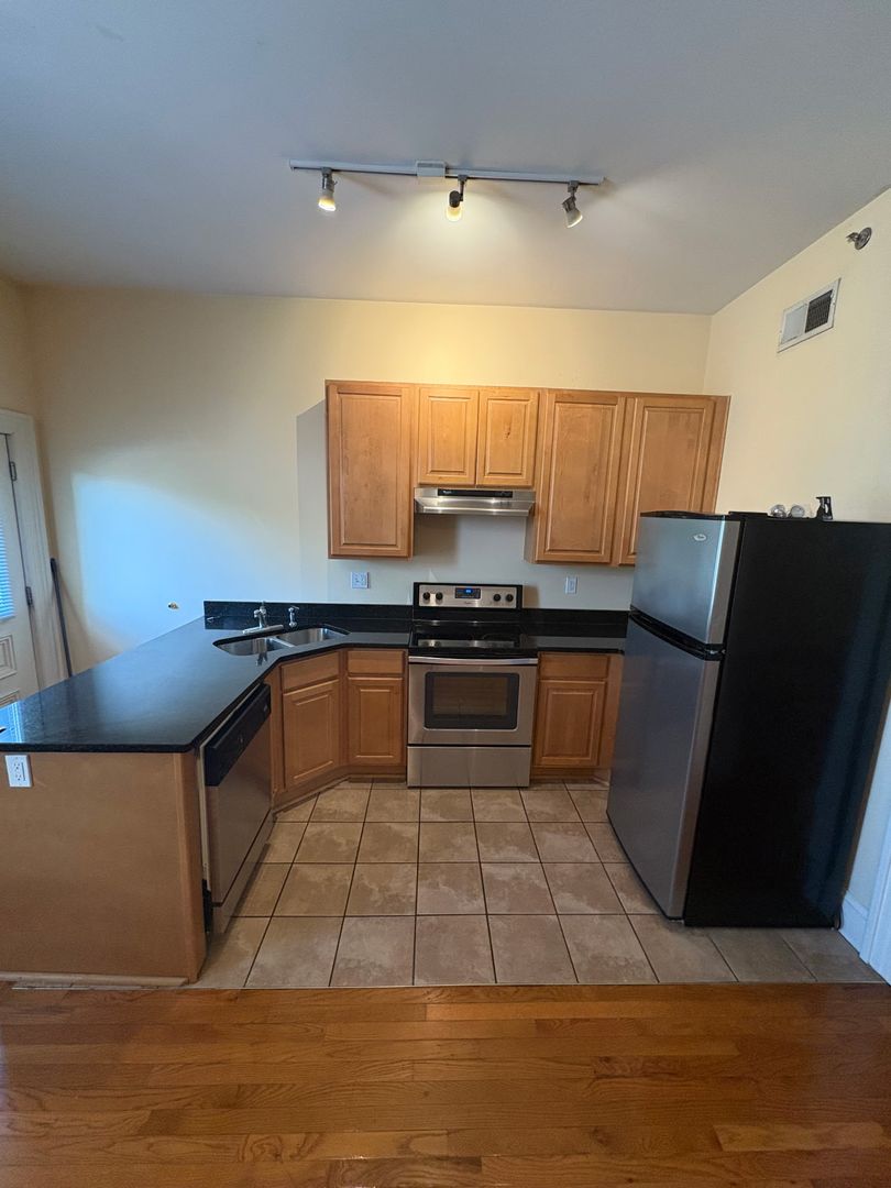 St. Louis Apartment: 4347 Manchester Ave Apt D