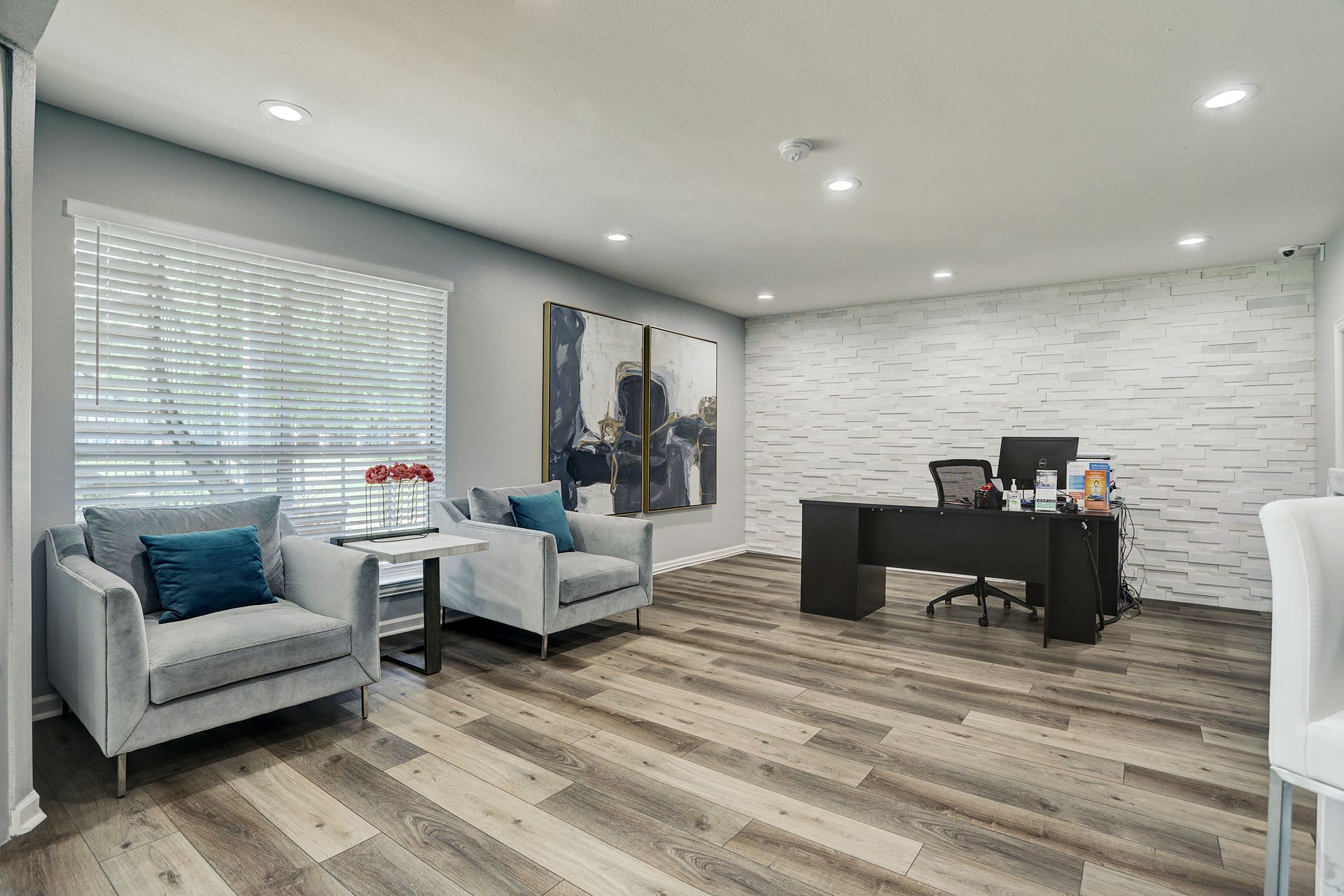 Country Living With Big City Conveniences!