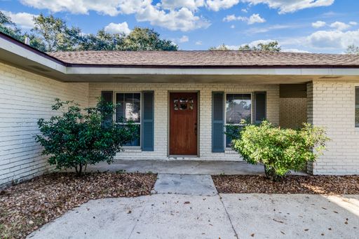BEAUTIFUL HOME LOCATED ON TOLSON ROAD! – photo 1