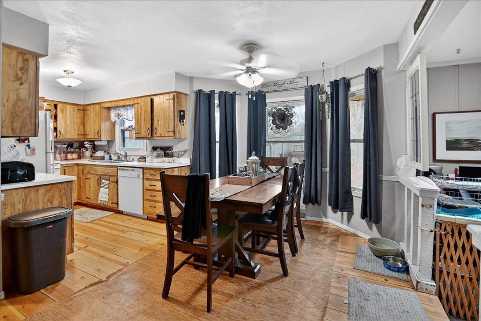 Middleton Apartment: 5216-5218 Shorecrest Dr