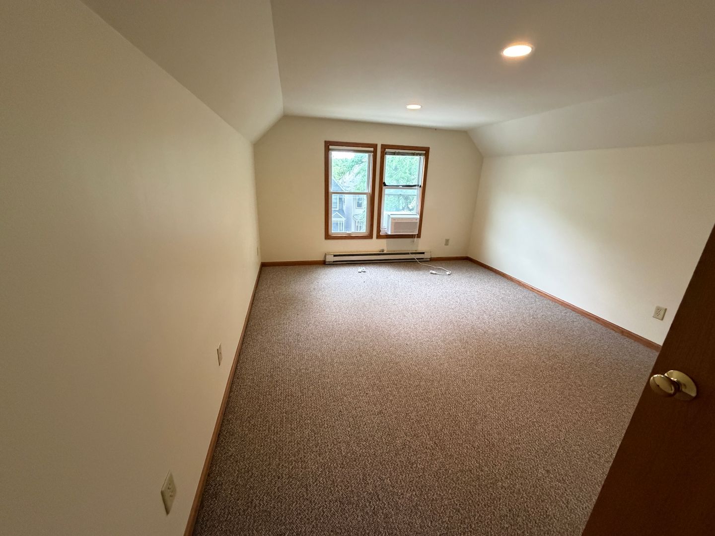 Madison Apartment: 419 W Doty St