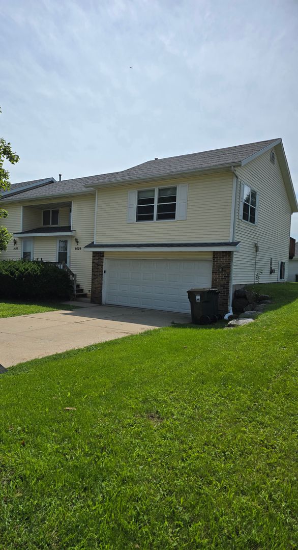 Sun Prairie Apartment: 1627-1629 Rustic Drive