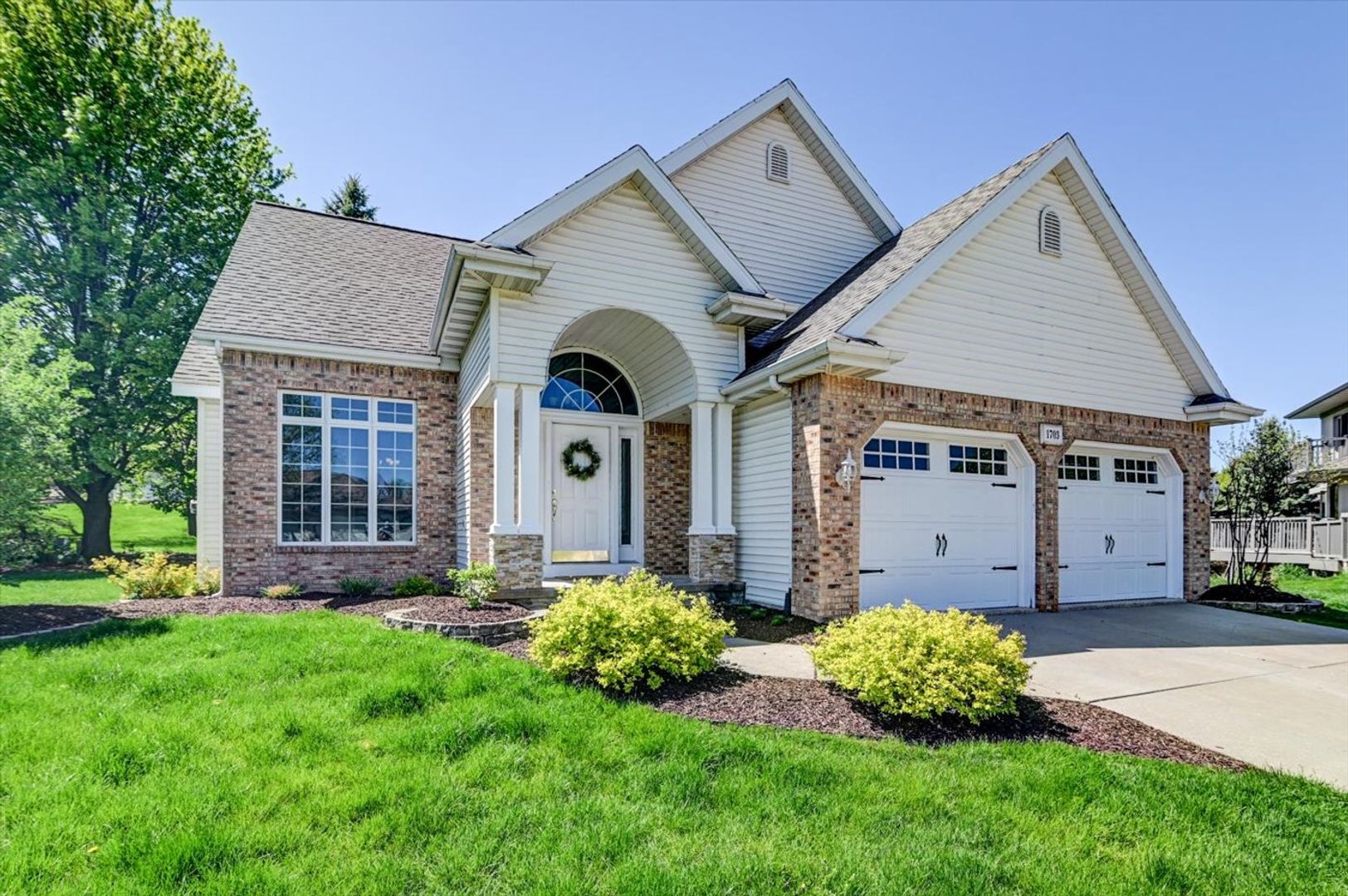 Waunakee House: 1703 Suwannee