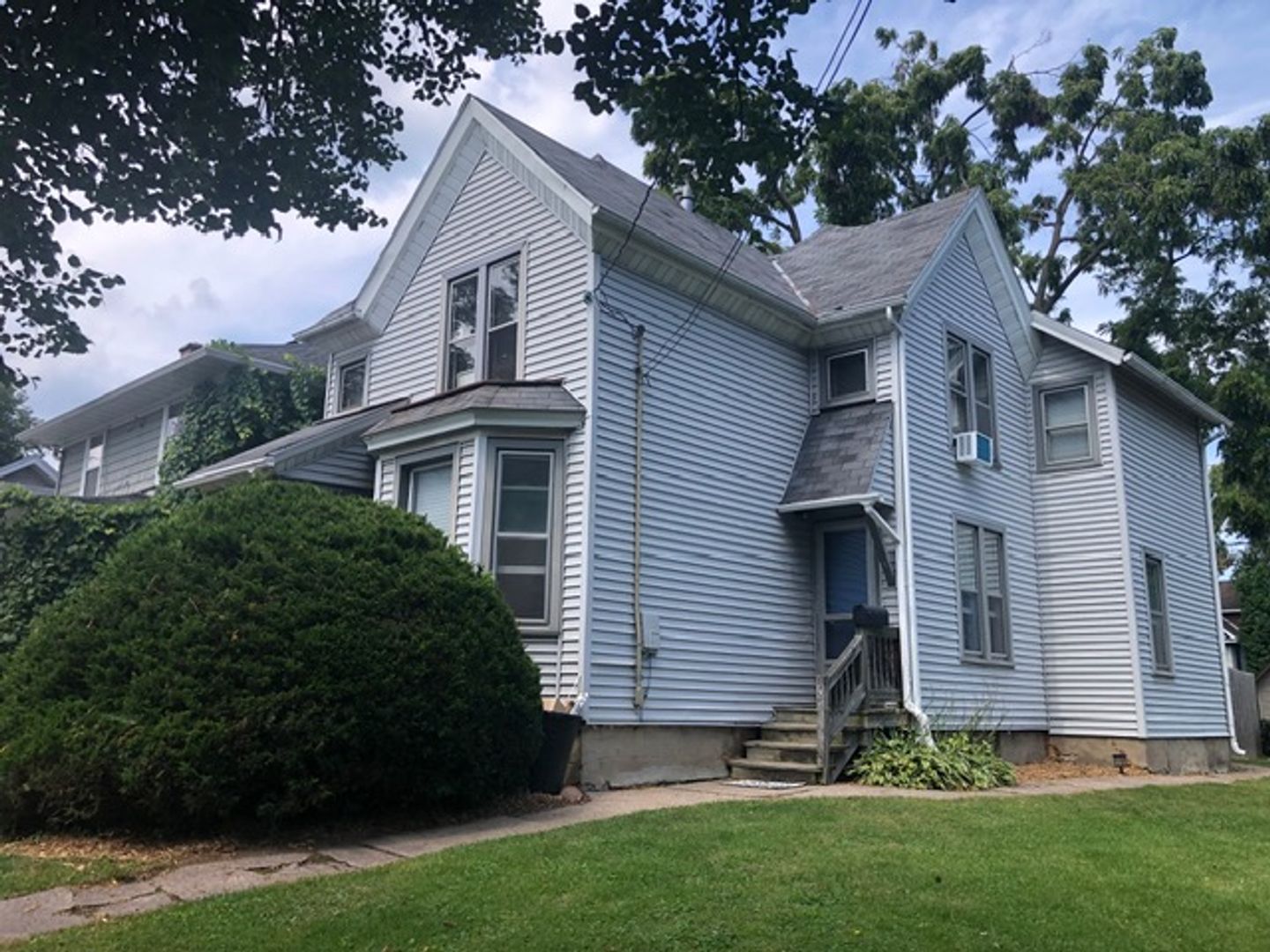 Madison Apartment: 924 Drake St