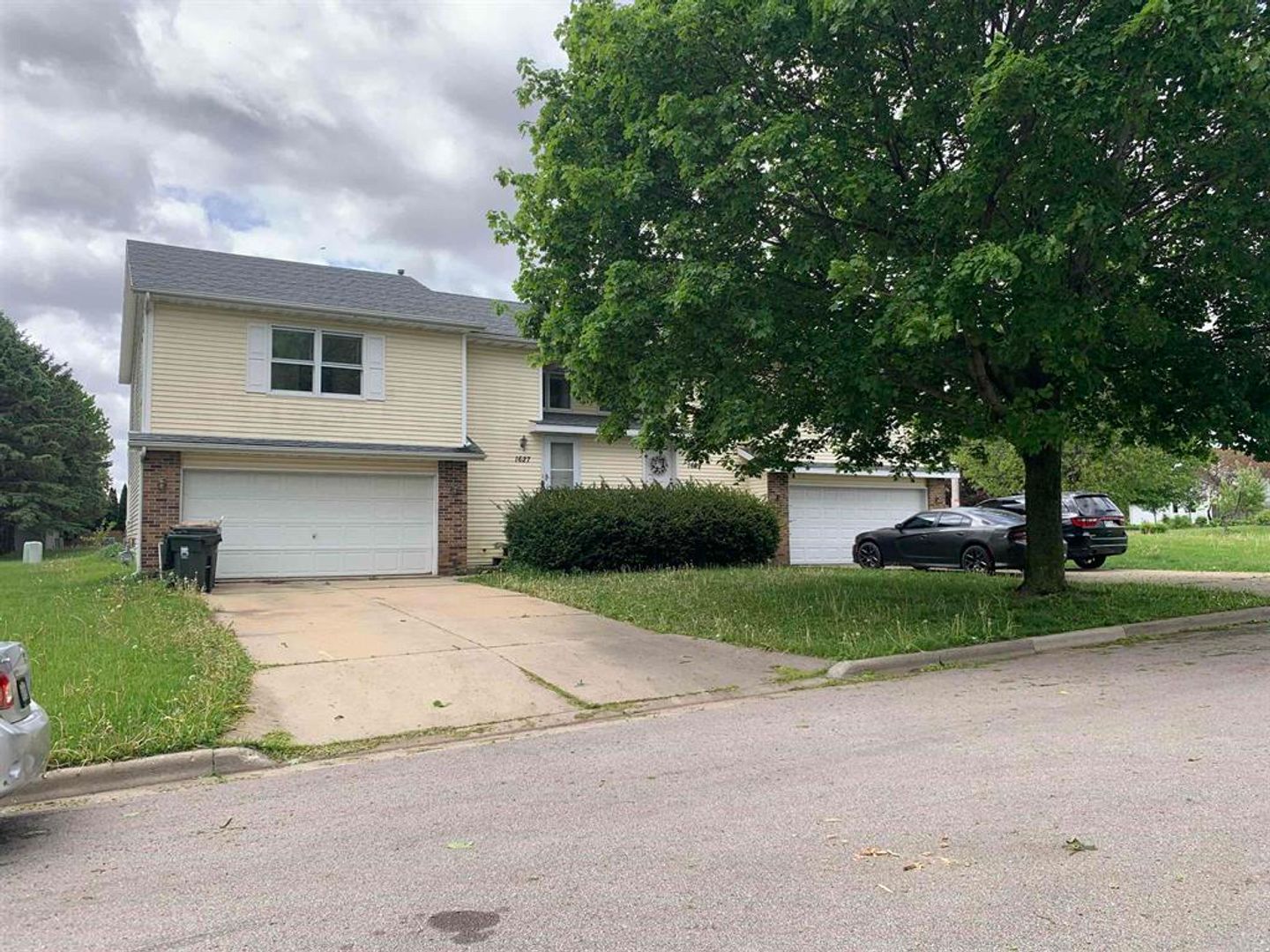 Sun Prairie Apartment: 1627-1629 Rustic Drive