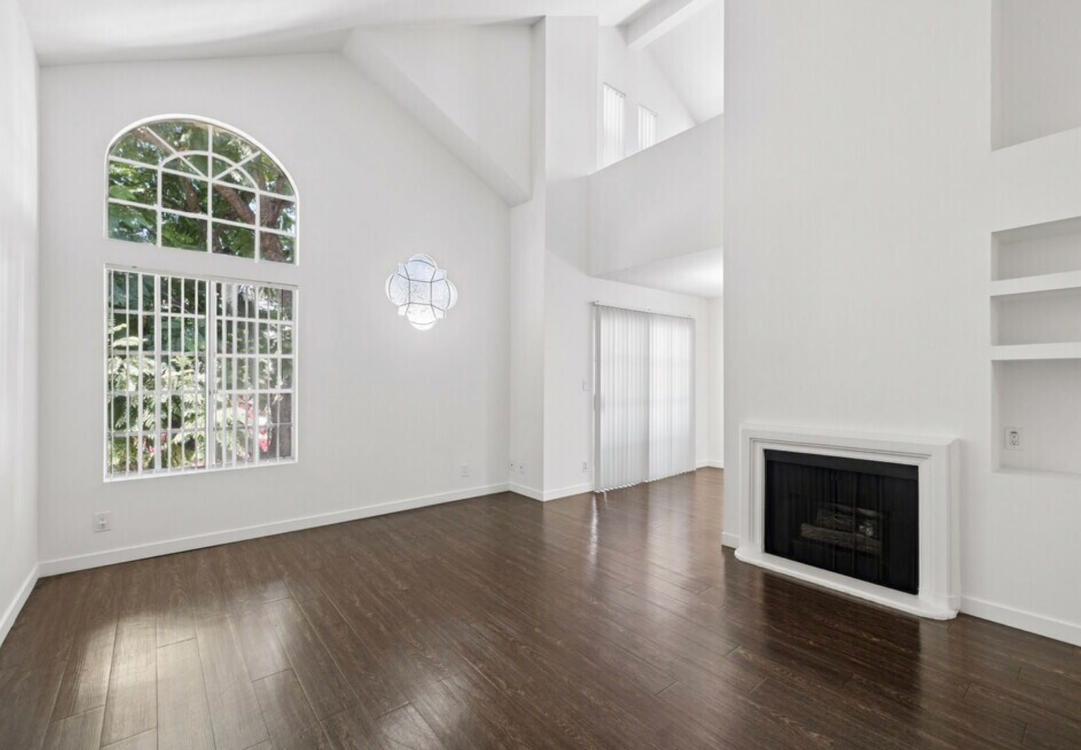 North Hollywood Apartment: 4824 Craner Ave