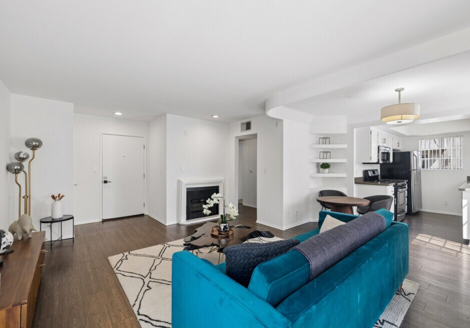 North Hollywood Apartment: 4824 Craner Ave