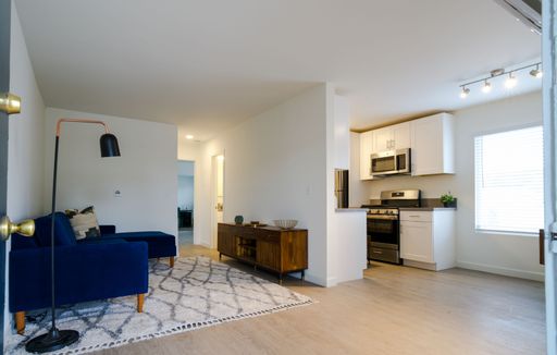 $500 security deposit, 2 weeks off on 13 mo, 1 mo off/18 month lease special! Modern 1-Bedroom in Prime NoHo Location – photo 1