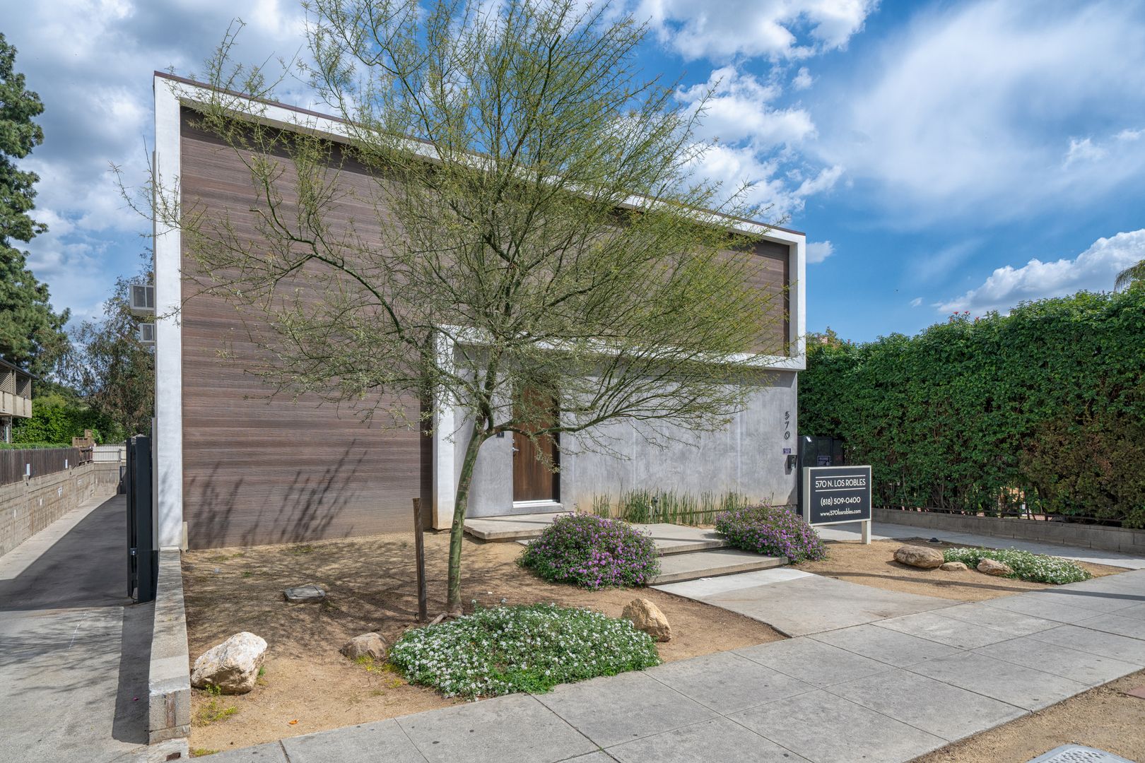 Pasadena Apartment: 570 Los Robles Ave