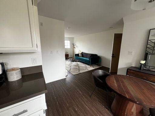 Charming Top Floor 2-bedroom with Spacious Living Room!!!! $500 Deposit on approved credit!!! – photo 1