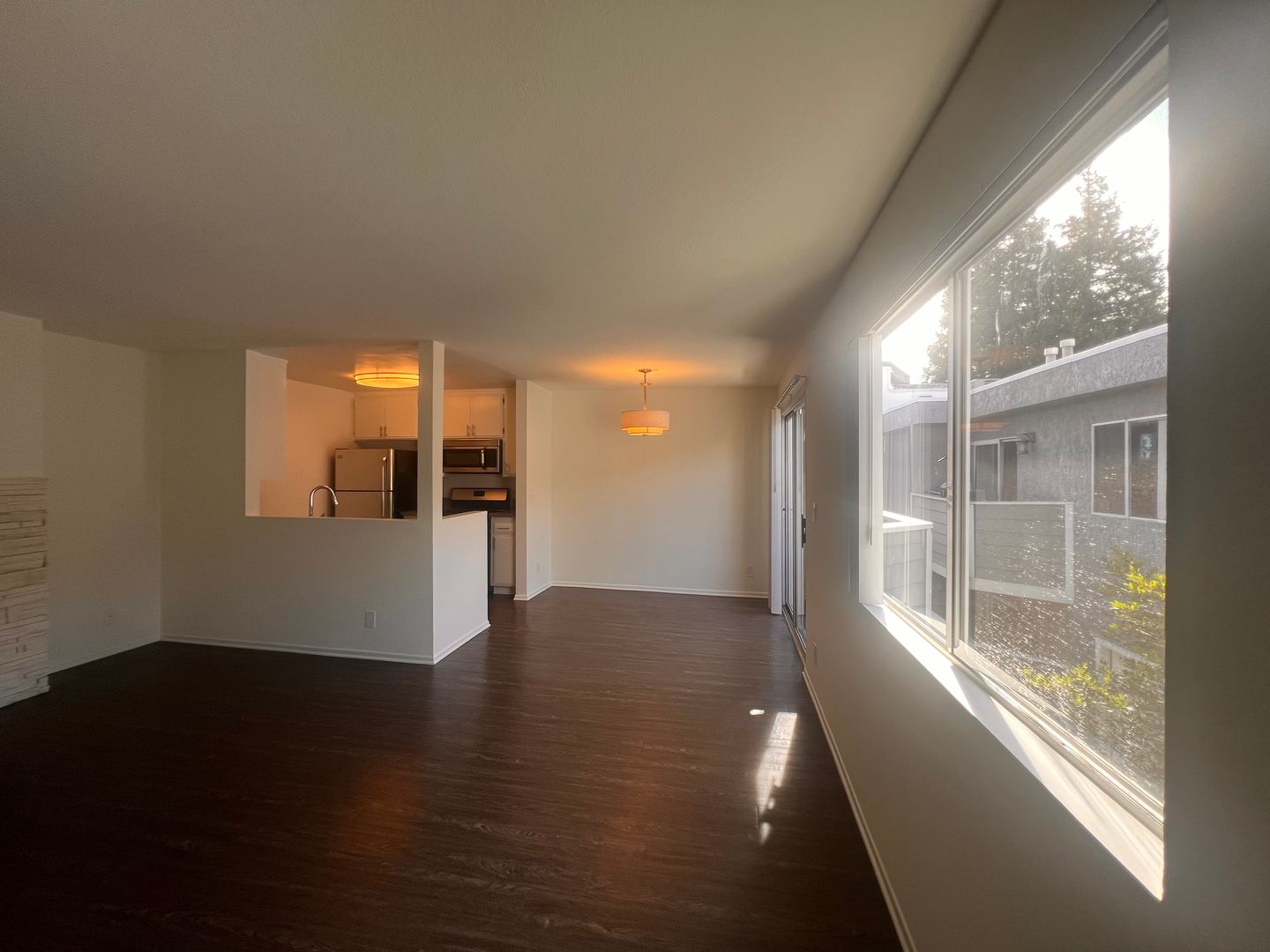 Sherman Oaks Apartment: 15111 Burbank Blvd.