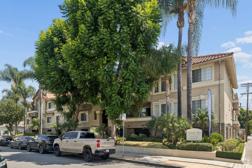 2 Bedroom w/ Natural Light Throughout!!! – photo 1