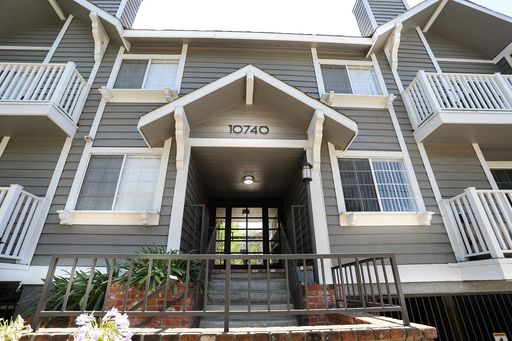 Lovely 2 Bedroom w/ Large Living Room – photo 1