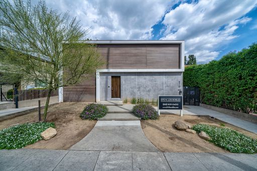 Charming Top Floor Unit in Updated mid-Century Gem 2B/1B – photo 1