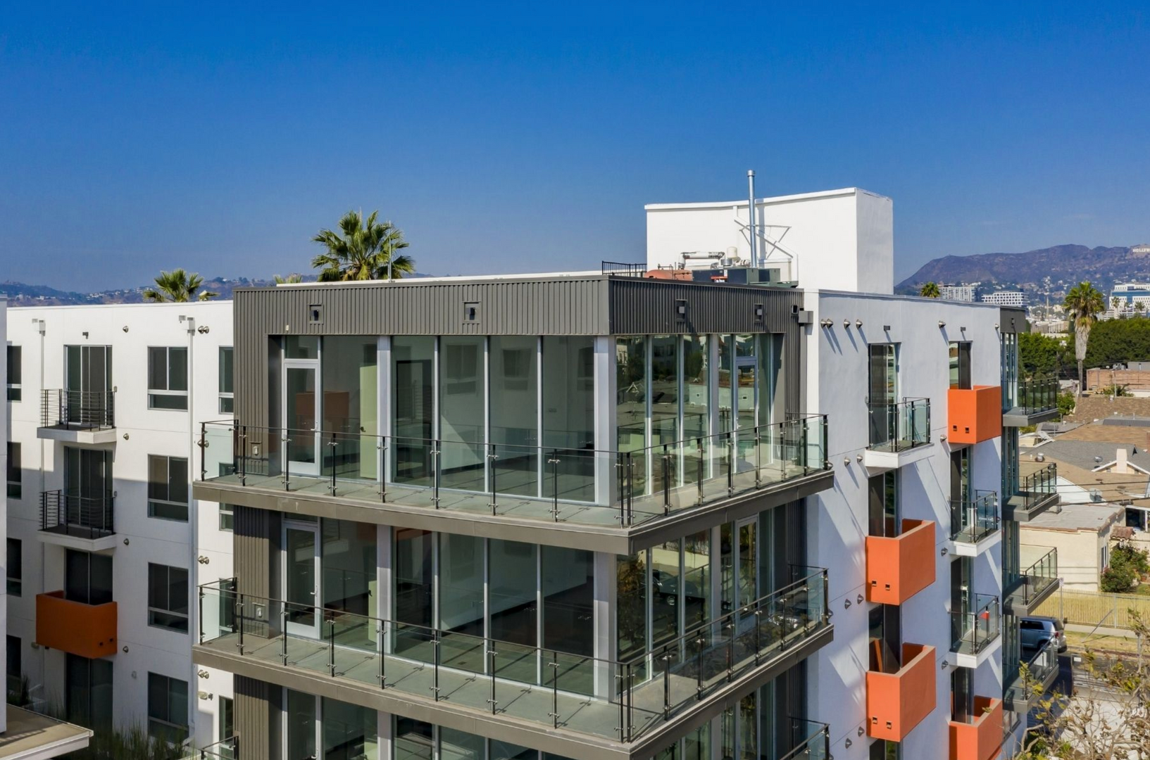 Los Angeles Apartment: 525 N. Wilton Pl