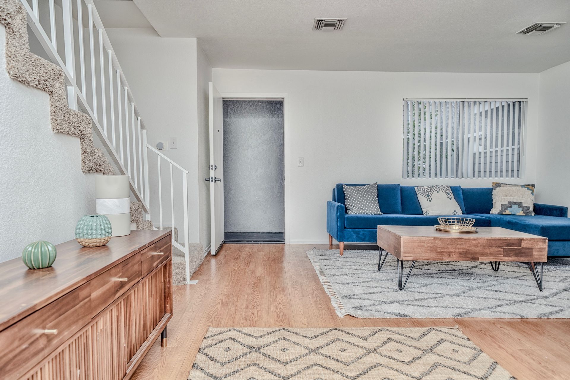 Sherman Oaks Apartment: 15111 Burbank Blvd.