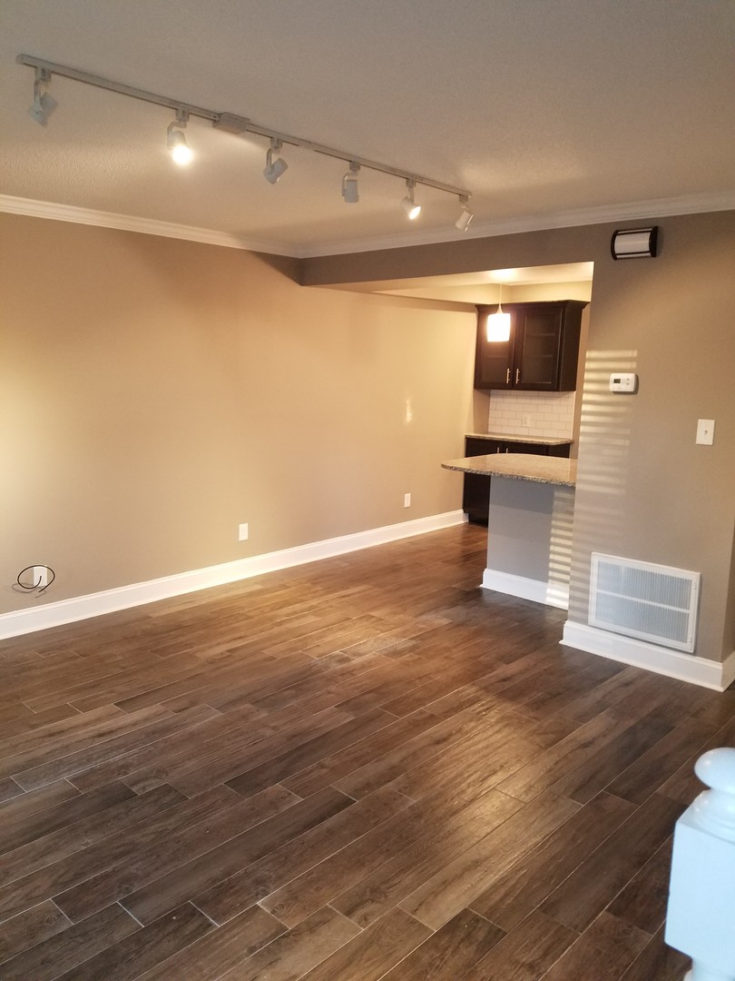 Frost Courtyard Apartments - 