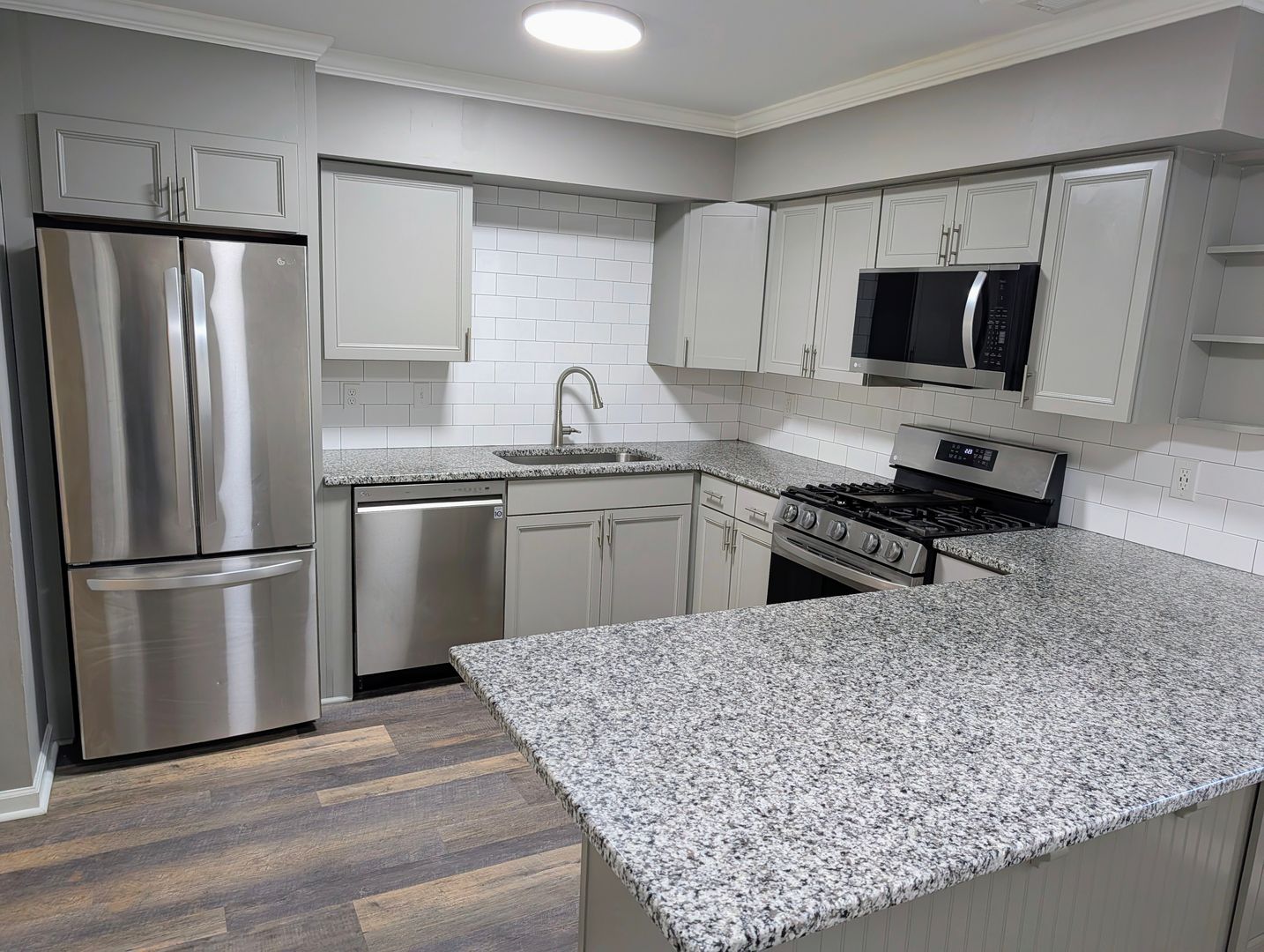 Belmont Apartment: 404 Belmont Mount Holly Road -