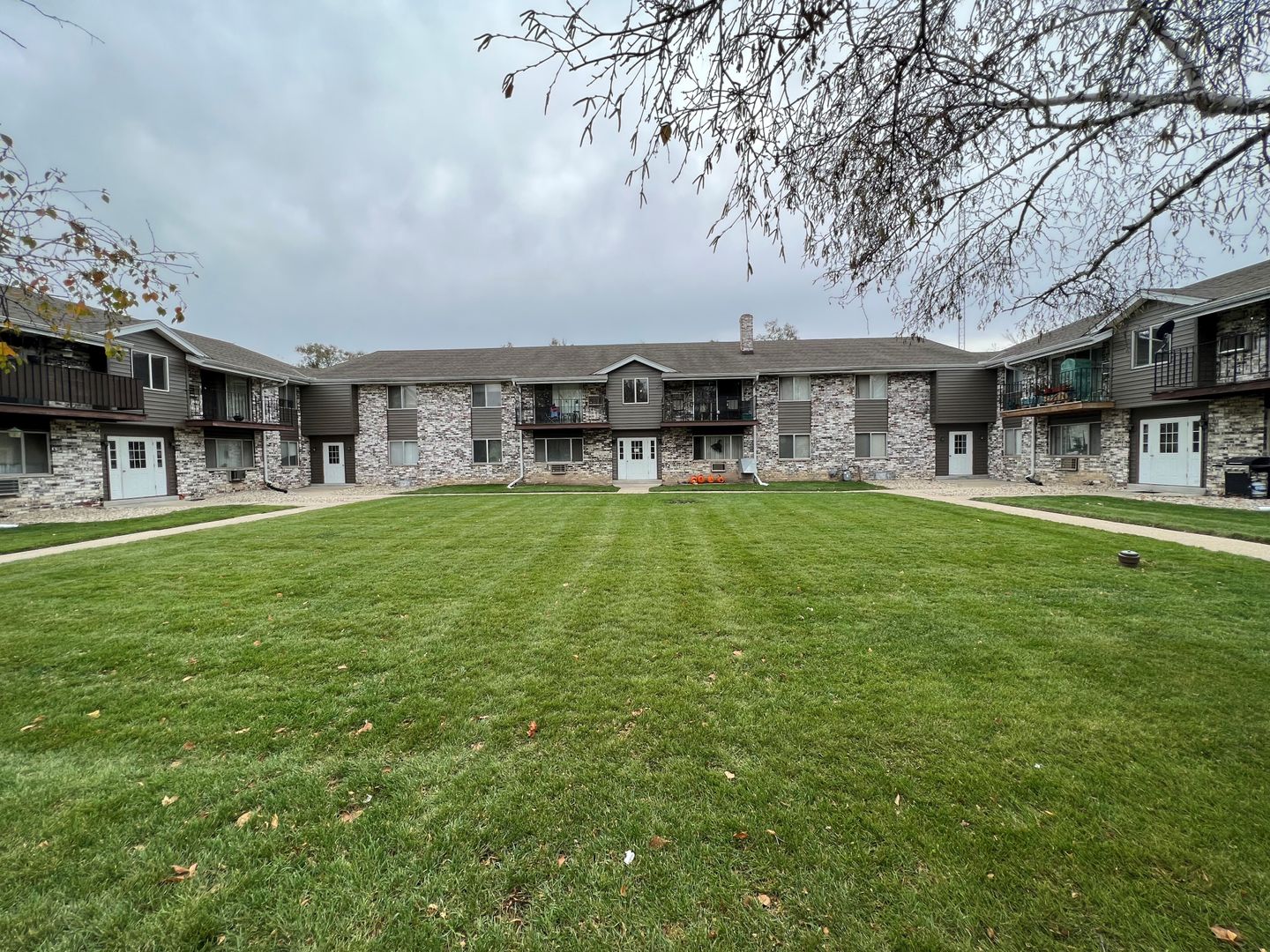 Burlington Apartment: 357 E. Market St