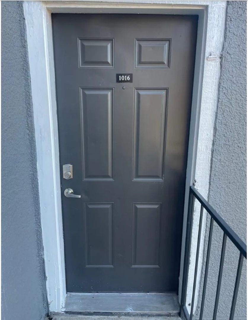 Dallas Apartment: 9696 Walnut St