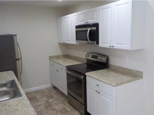 3 bedroom 2 bath 2nd floor condo near Northpark Mall – photo 1