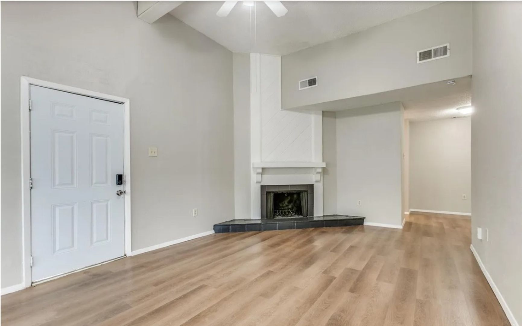 Dallas Apartment: 9696 Walnut St