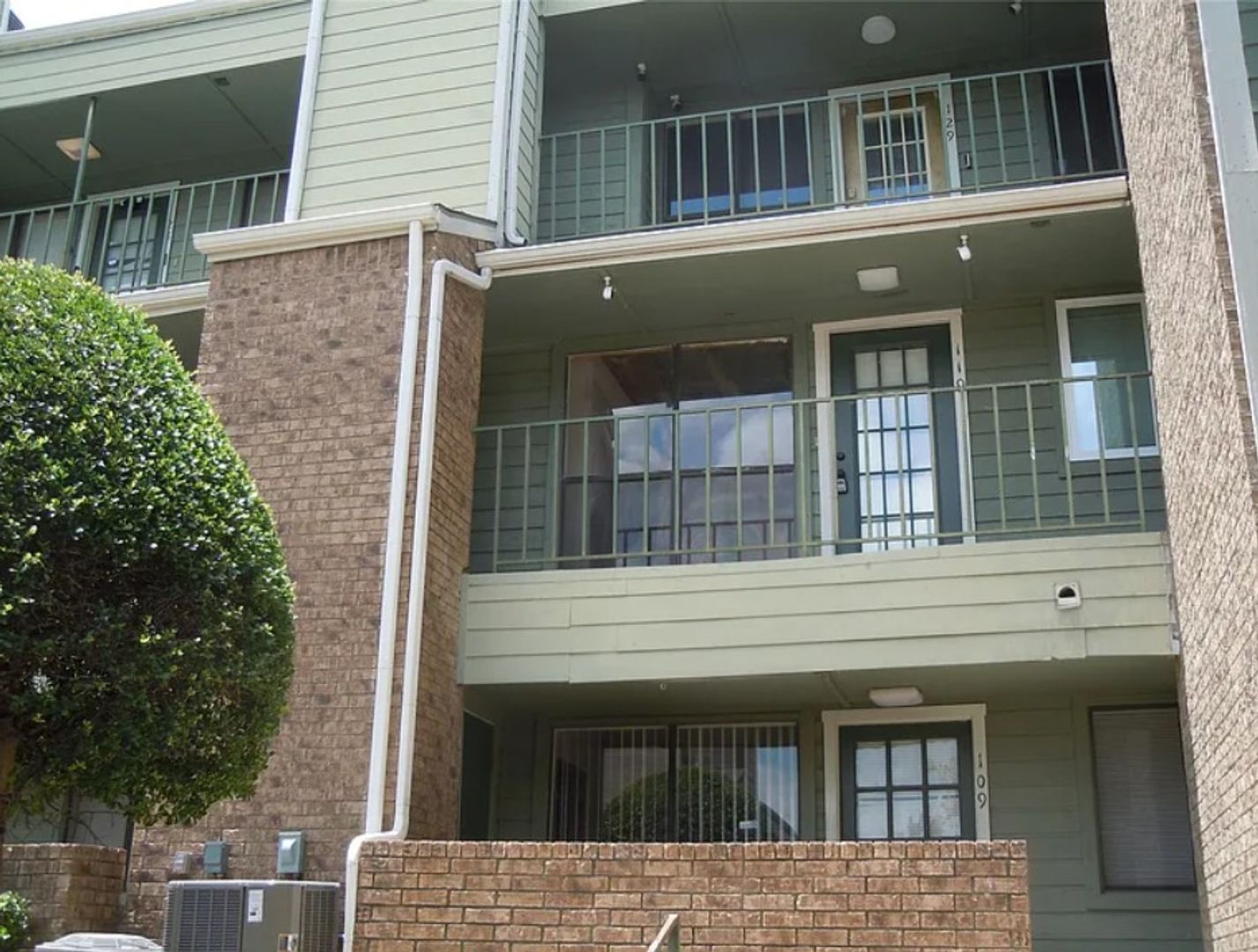 Dallas Apartment: 6108 Abrams Rd