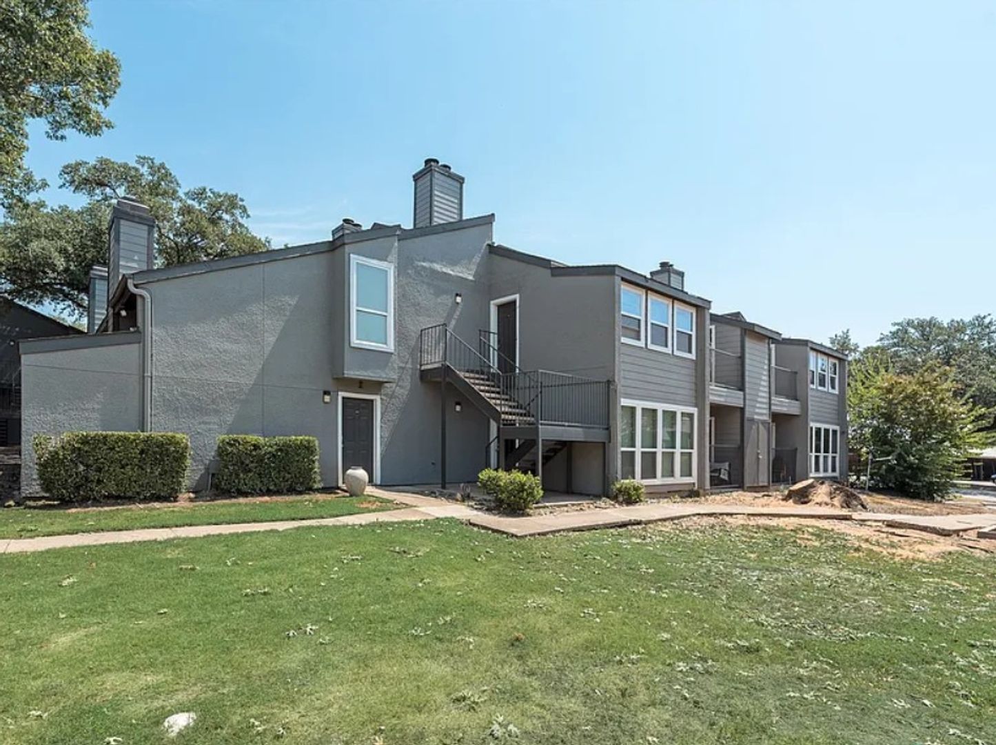 Dallas Apartment: 9696 Walnut St