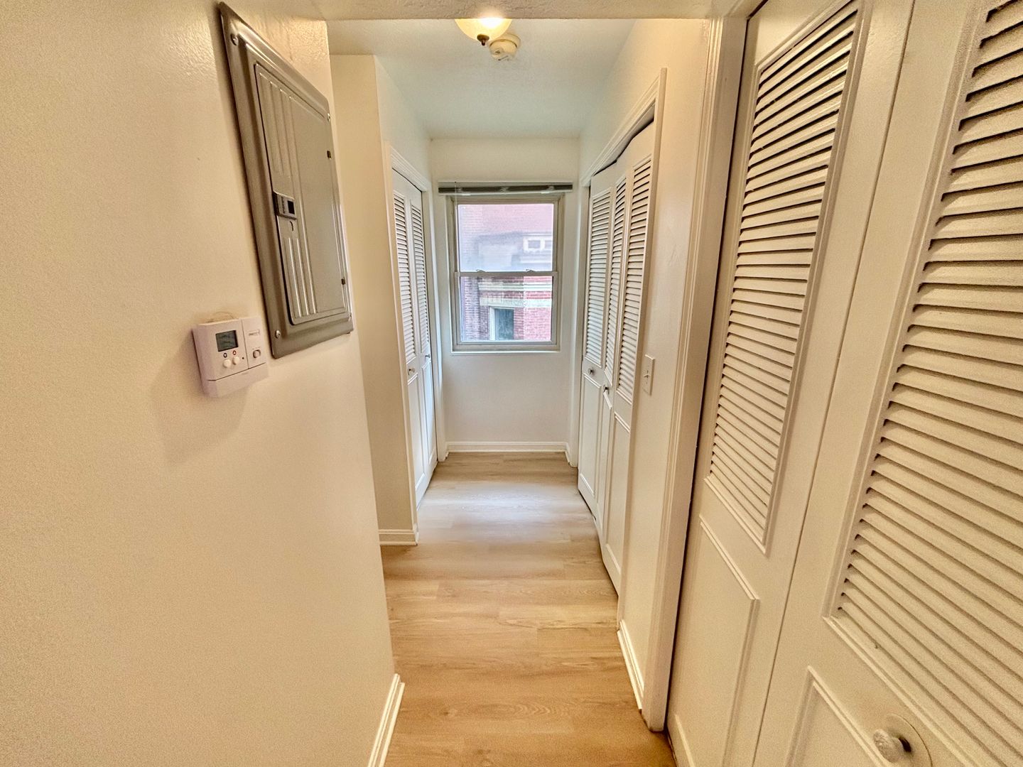1221 S 3rd Street Unit 10 - Old Louisville 1 Bedroom Apartment 3 of 5