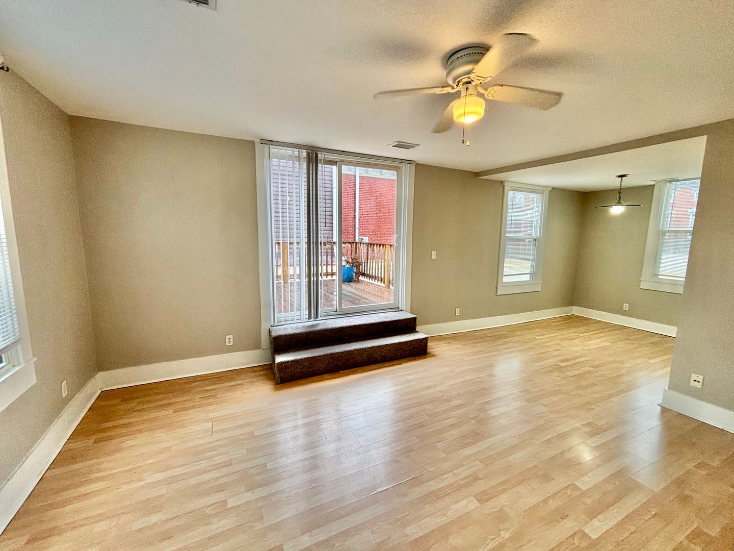 Louisville Apartment: 119 E Oak St