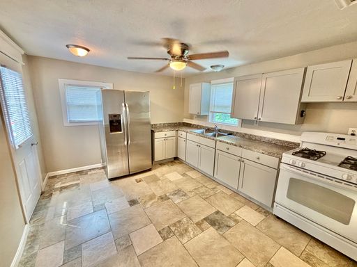 Beechmont Neighborhood - 1 Bed 1 Bath with Balcony and Central Air – photo 1