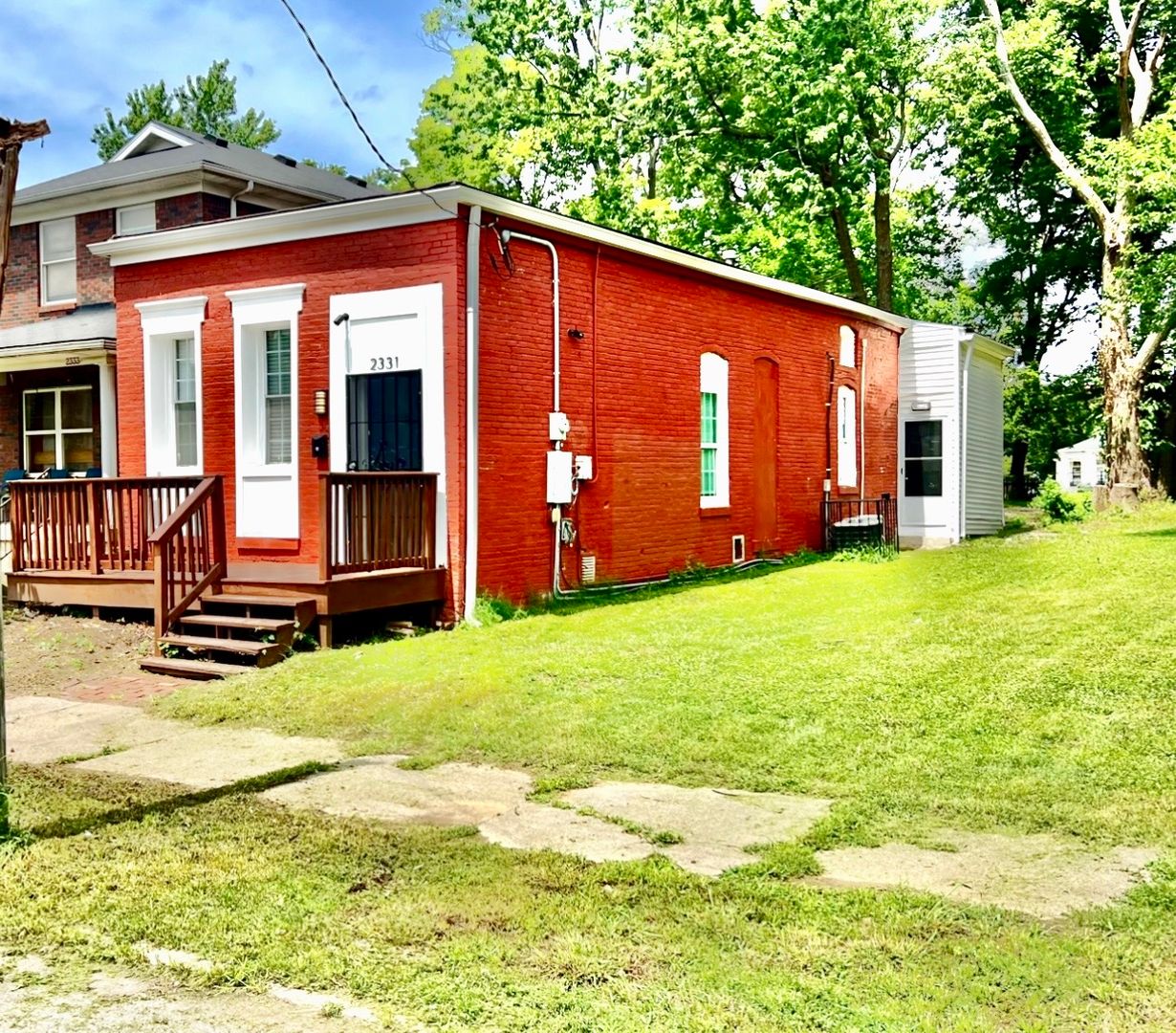 Louisville House: 2331 Cedar St