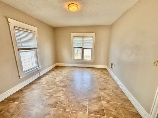 2805 S 4th Street Unit 2 - Spacious 1 bedroom unit, 2nd floor – photo 1